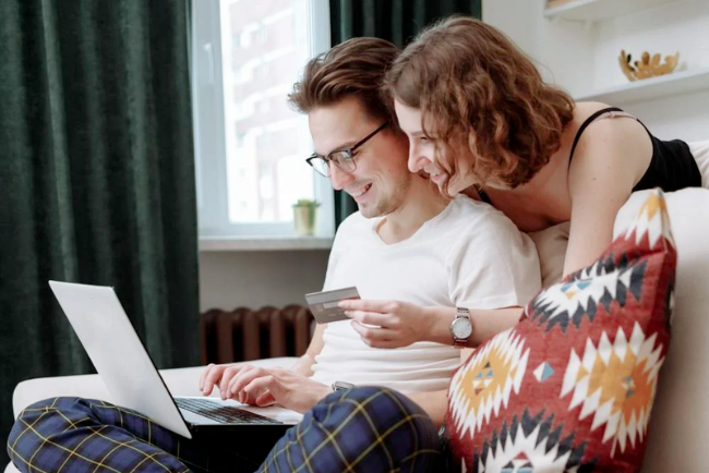 ee back2esto market 28